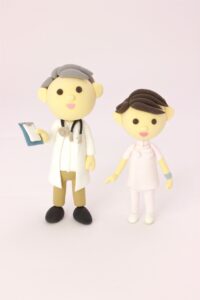 人形の医師と看護師