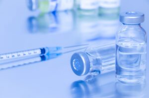 注射器と薬の瓶